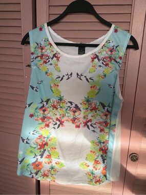Floral Print Sleeveless Top in Light Blue and White
